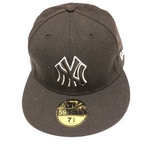 SALE !! Men’s New Era New York Yankees Fitted Hat